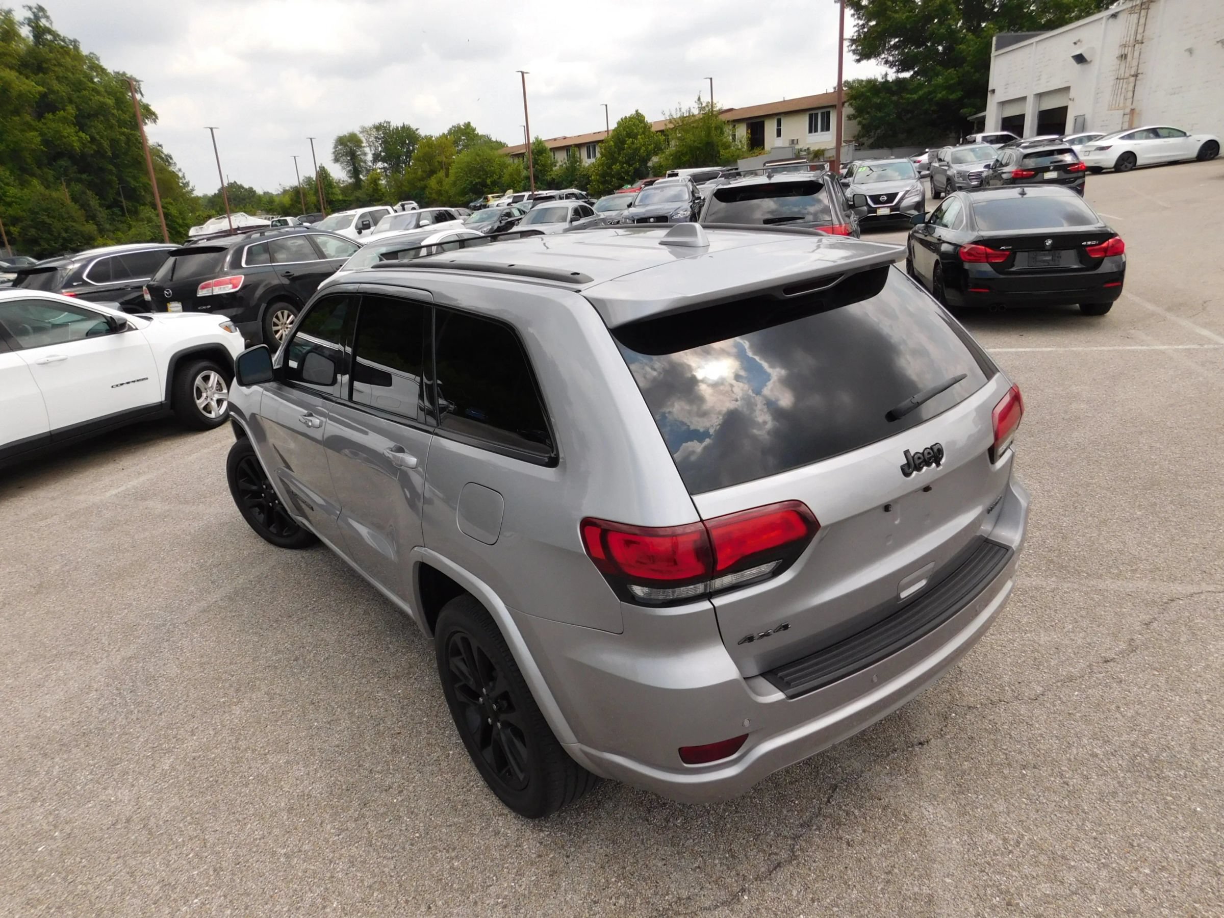 Used 2020 Jeep Grand Cherokee Altitude AWD/4WD image 7