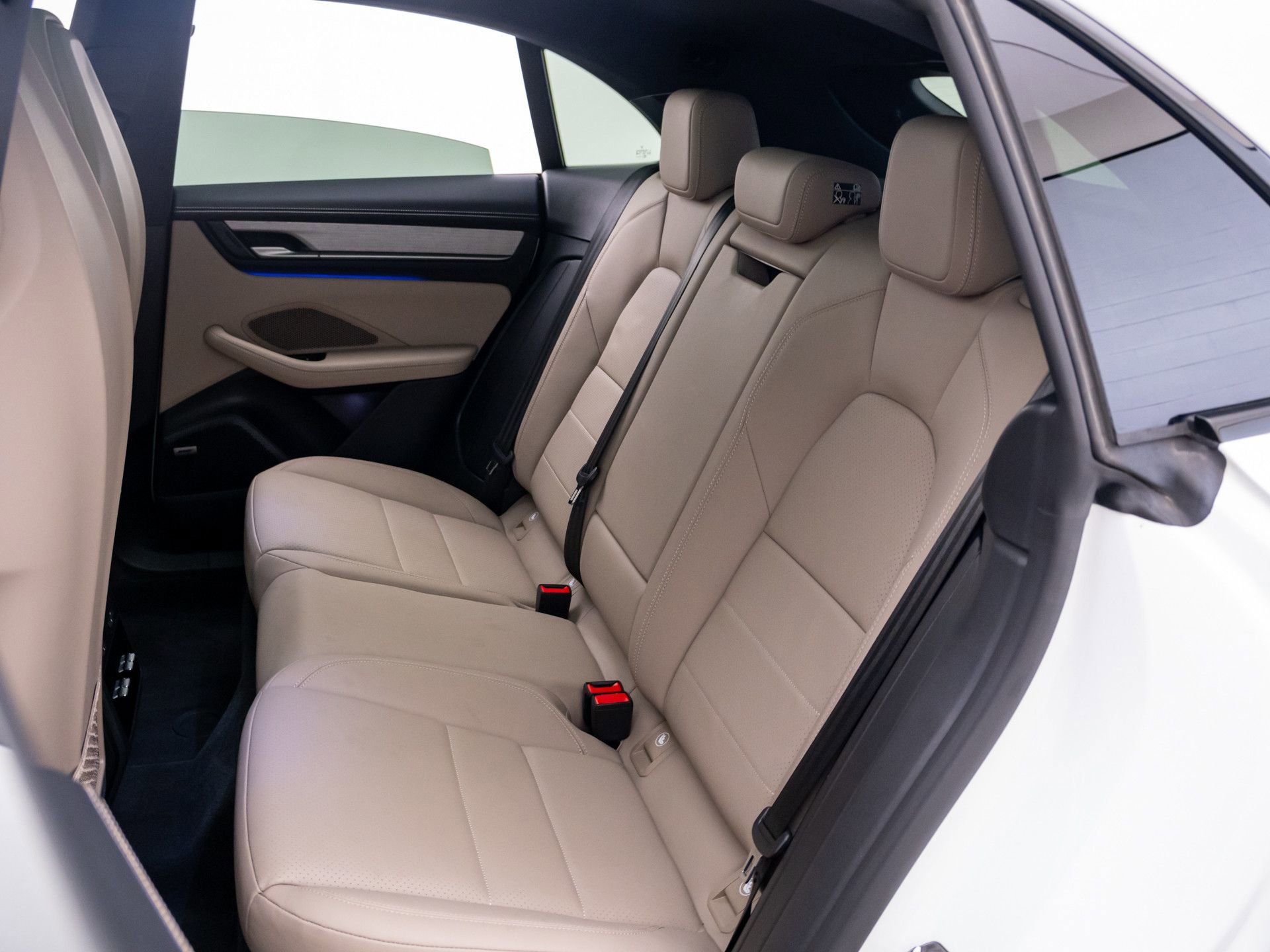 Certified 2025 Porsche Macan 4S Electric image 20