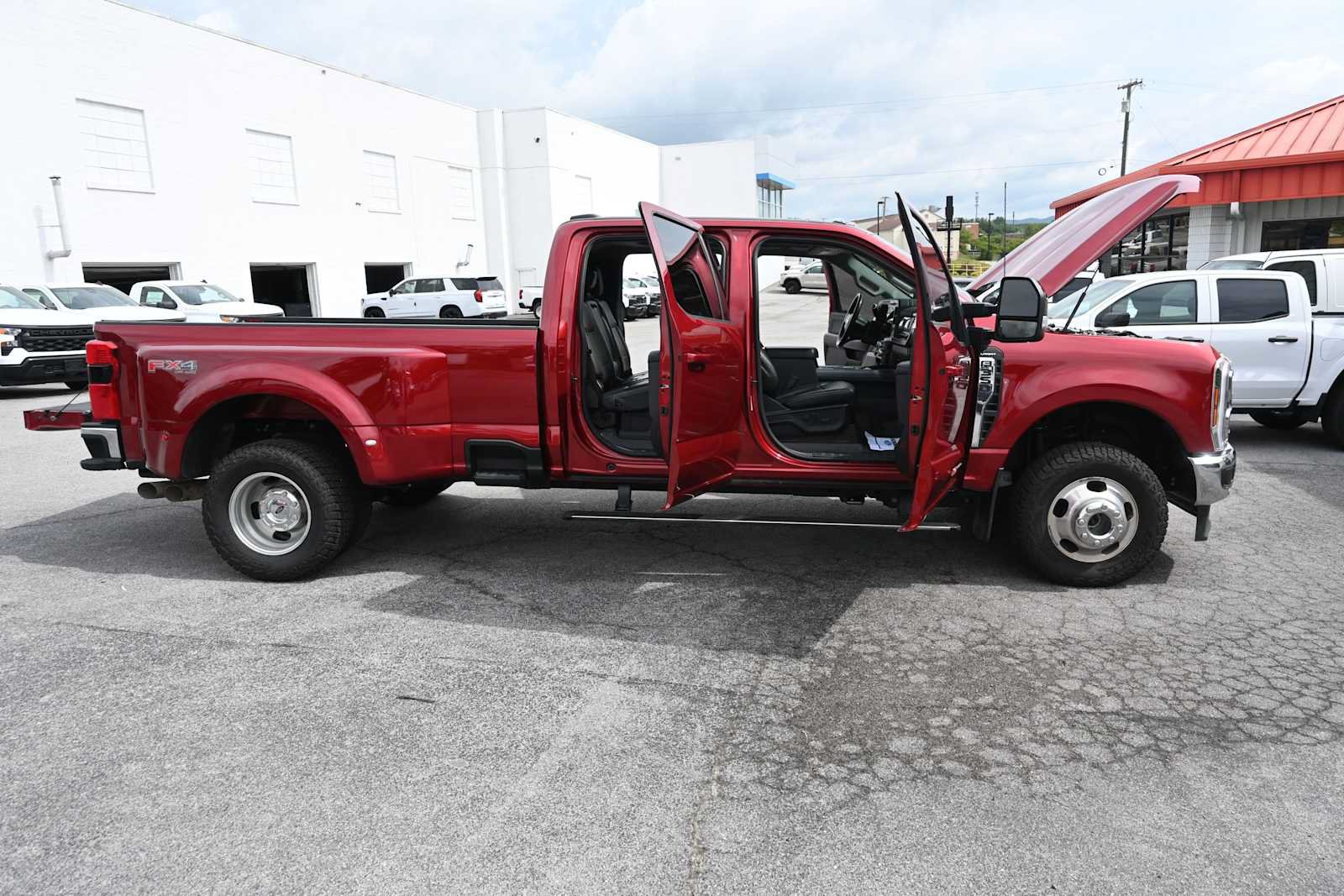 Used 2025 Ford F350 Lariat w/ Lariat Ultimate Package AWD/4WD image 38