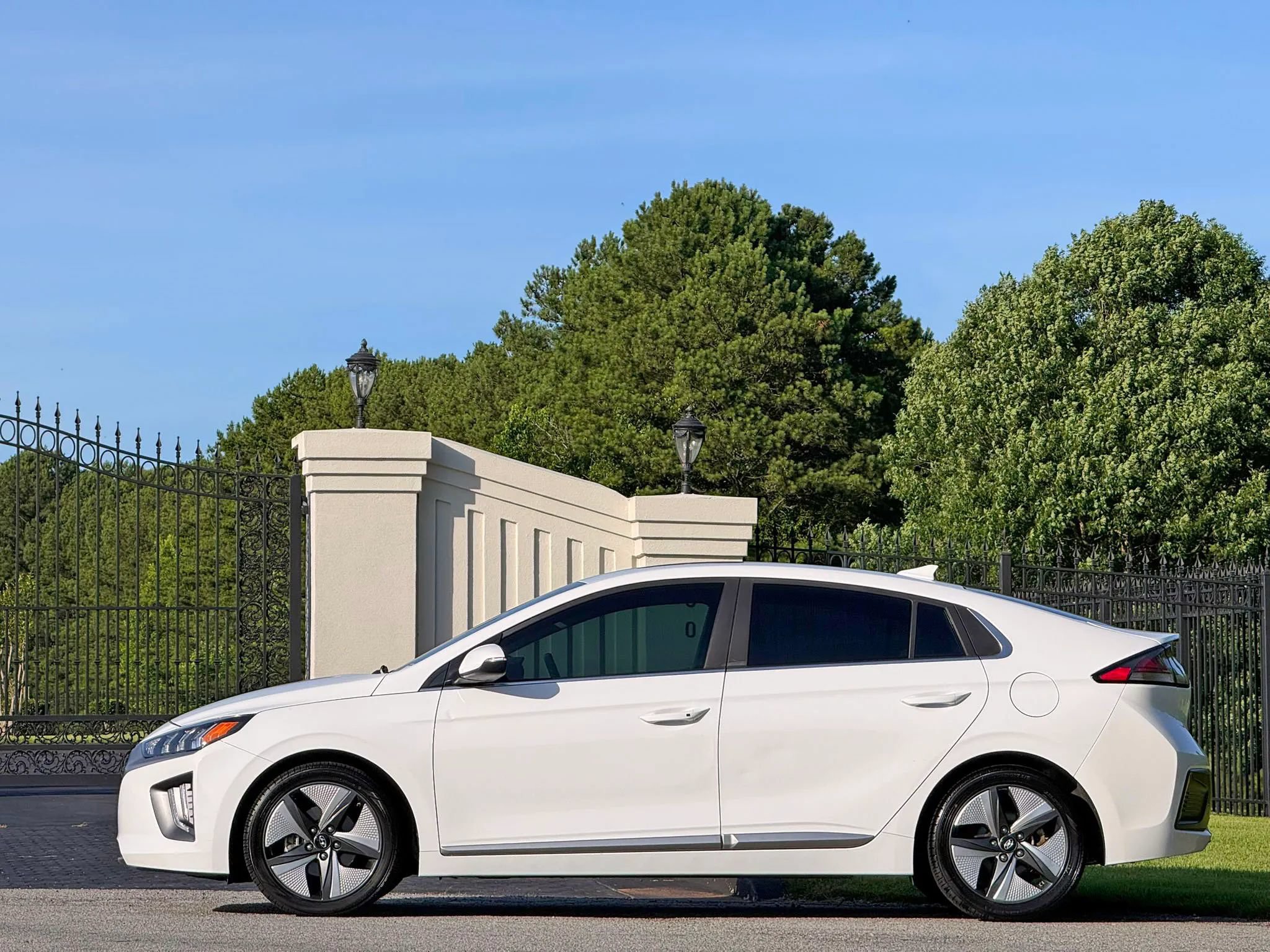 Used 2022 Hyundai Ioniq SEL FWD image 7