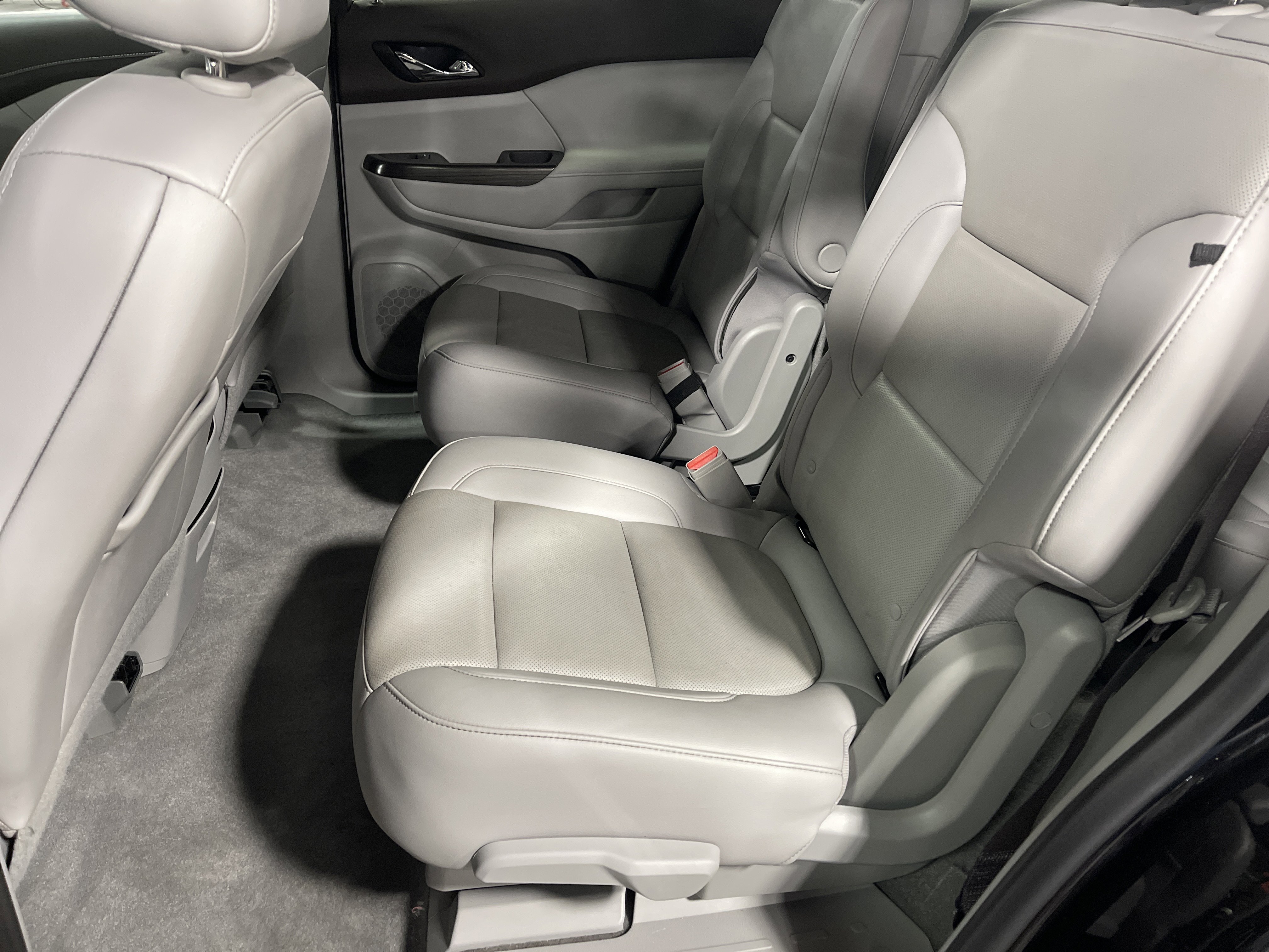 Used 2022 GMC Acadia SLT w/ Technology Package image 12