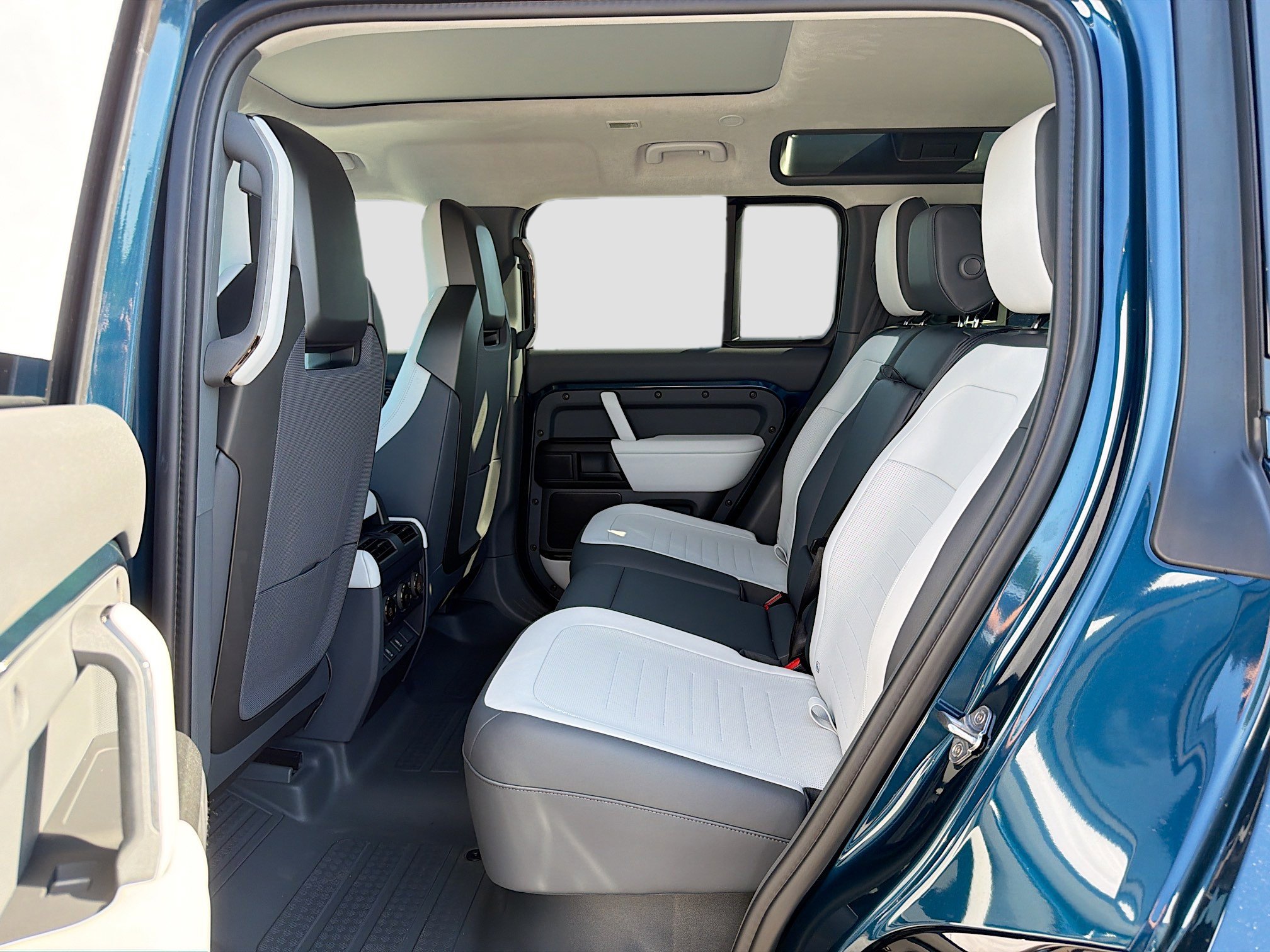 New 2026 Land Rover Defender 110 OCTA image 21