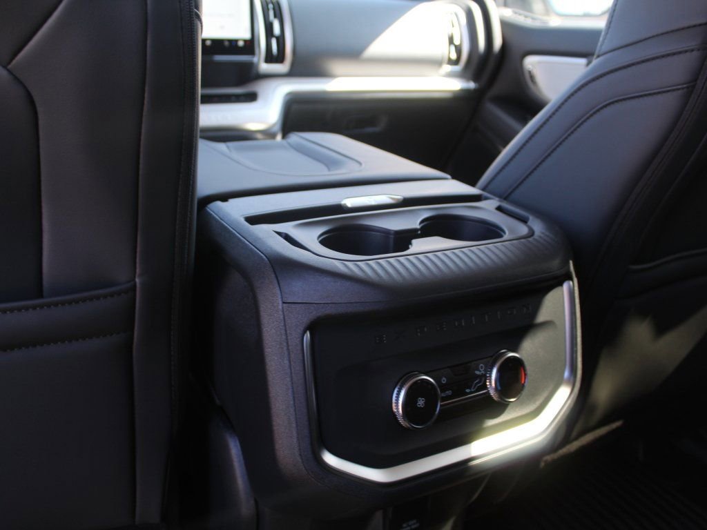 New 2026 Ford Expedition Active image 13