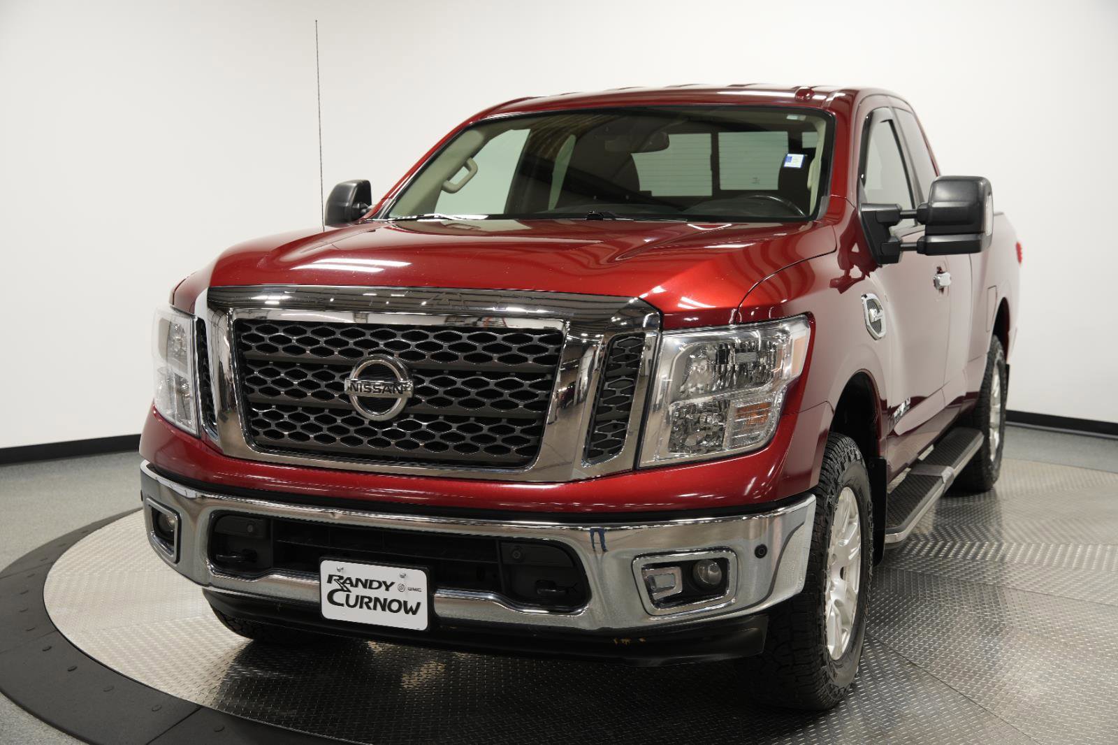 Used 2017 Nissan Titan SV image 3