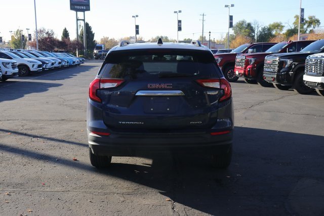 Used 2022 GMC Terrain SLE w/ Driver Convenience Package image 5
