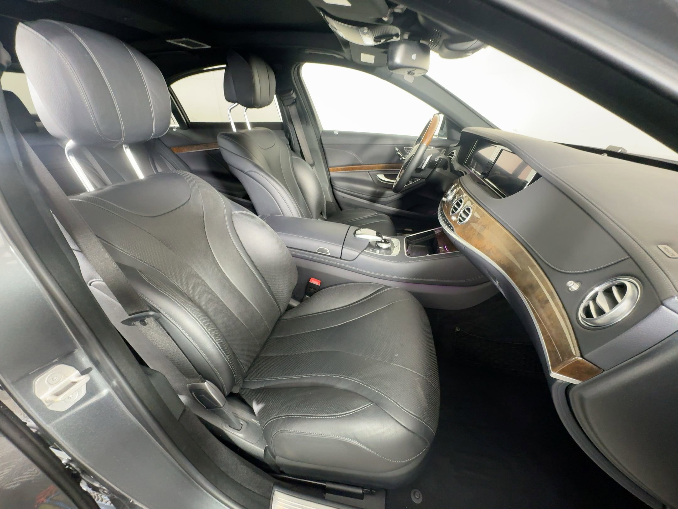 Used 2017 Mercedes-Benz S 550 4MATIC Sedan image 27