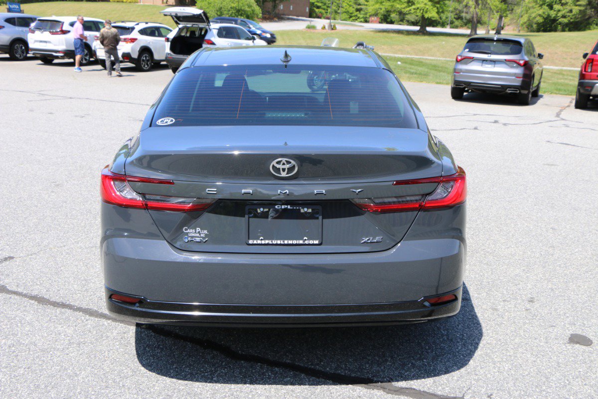 Used 2025 Toyota Camry XLE FWD image 4