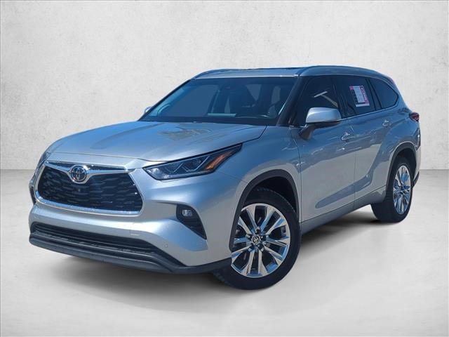 Used 2021 Toyota Highlander Limited FWD image 1
