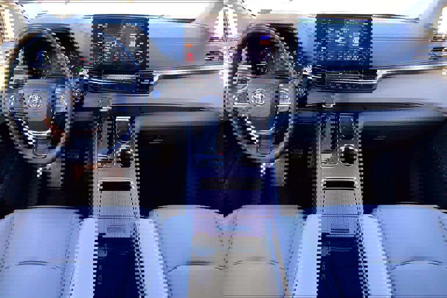 Used 2023 Toyota Sienna XLE image 15