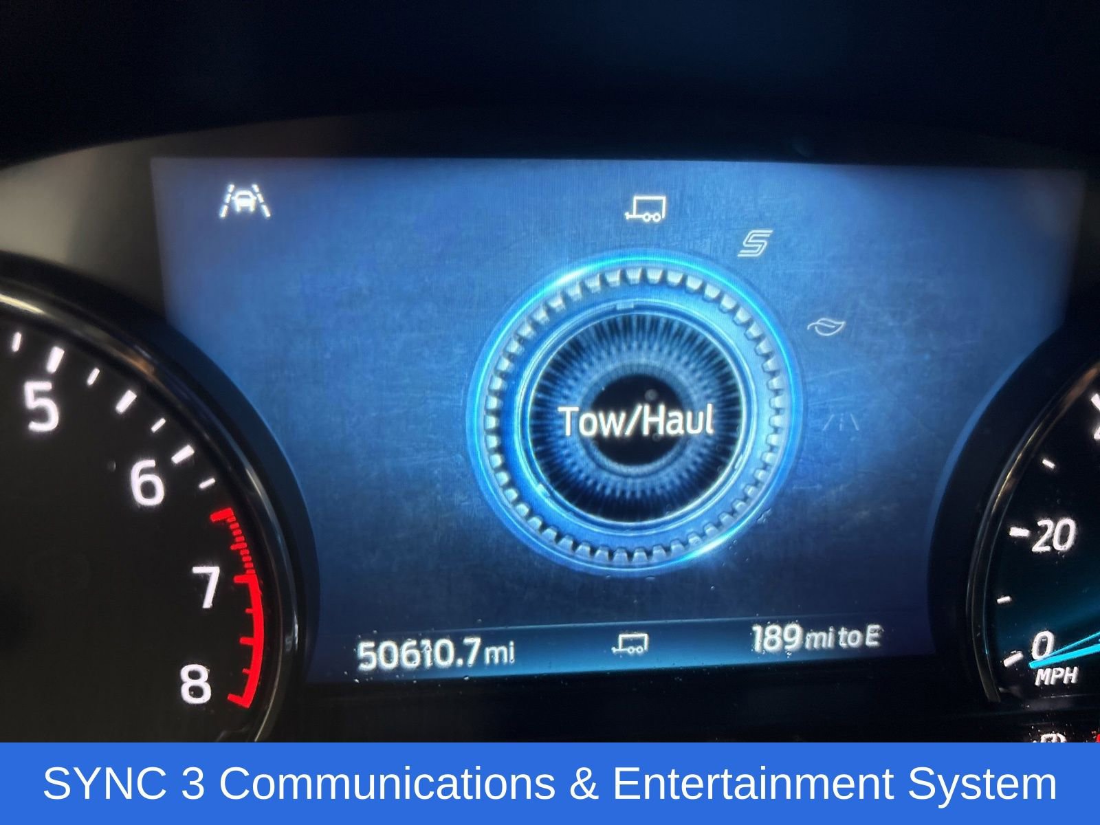 Used 2022 Ford Explorer XLT w/ Equipment Group 202A AWD/4WD image 29