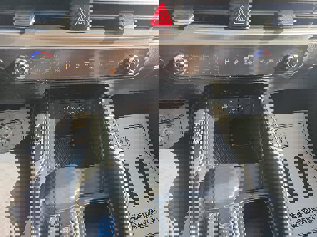 Used 2024 Kia Sorento S image 27