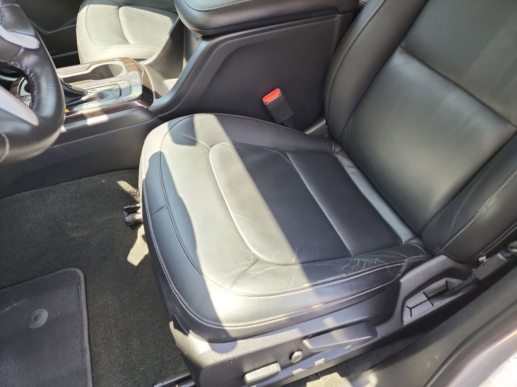 Used 2016 GMC Canyon SLT AWD/4WD image 16