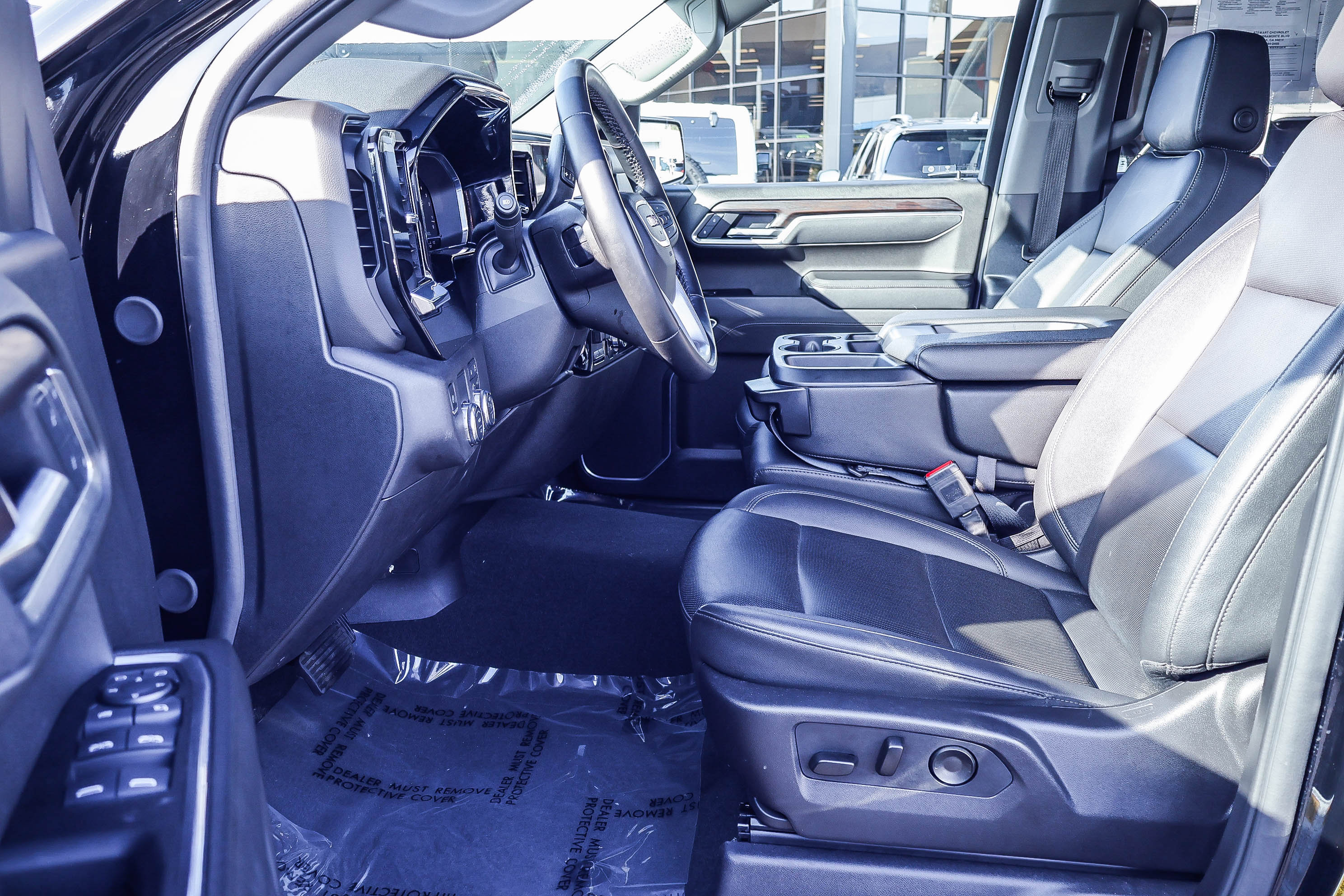 Certified 2025 GMC Sierra 1500 SLT image 2