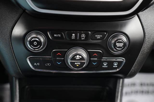 Used 2021 Jeep Cherokee Latitude Lux w/ Comfort/Convenience Group image 29