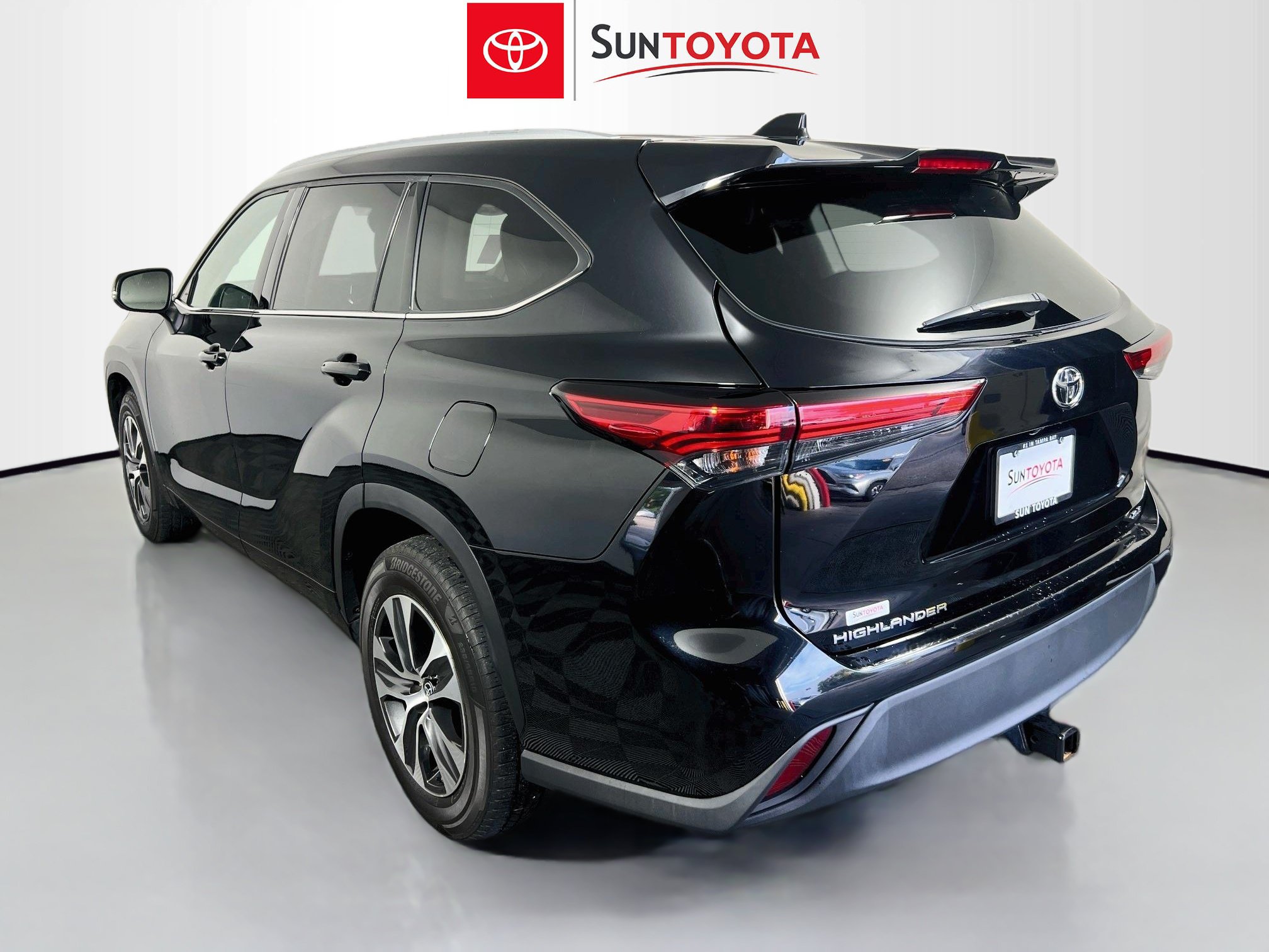 Used 2022 Toyota Highlander XLE FWD image 6