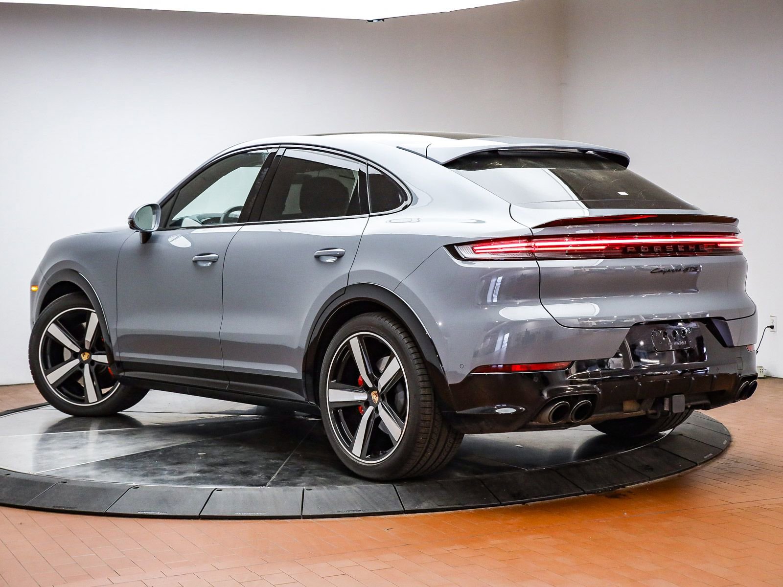 Used 2026 Porsche Cayenne GTS image 34