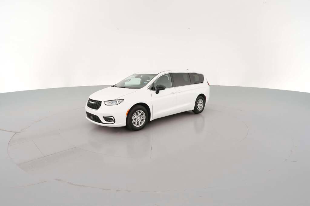 New 2026 Chrysler Pacifica Select image 4