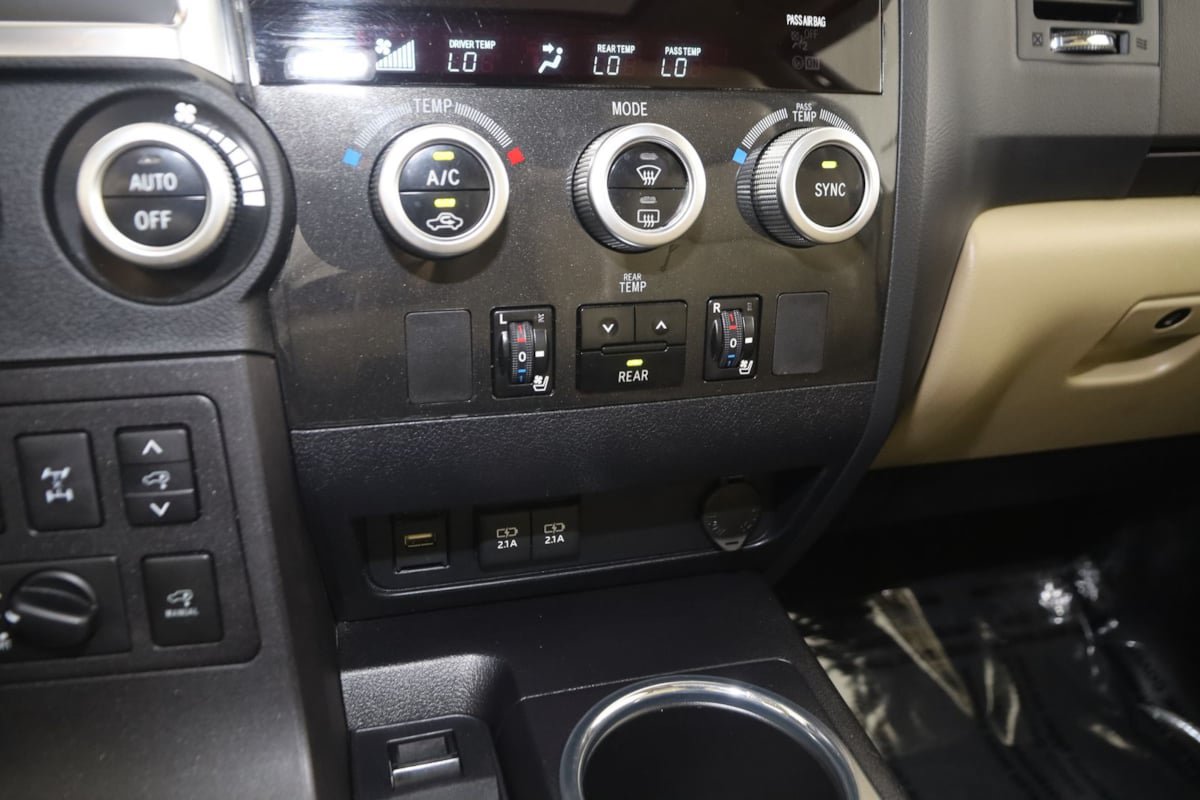 Used 2020 Toyota Sequoia Platinum AWD/4WD image 33