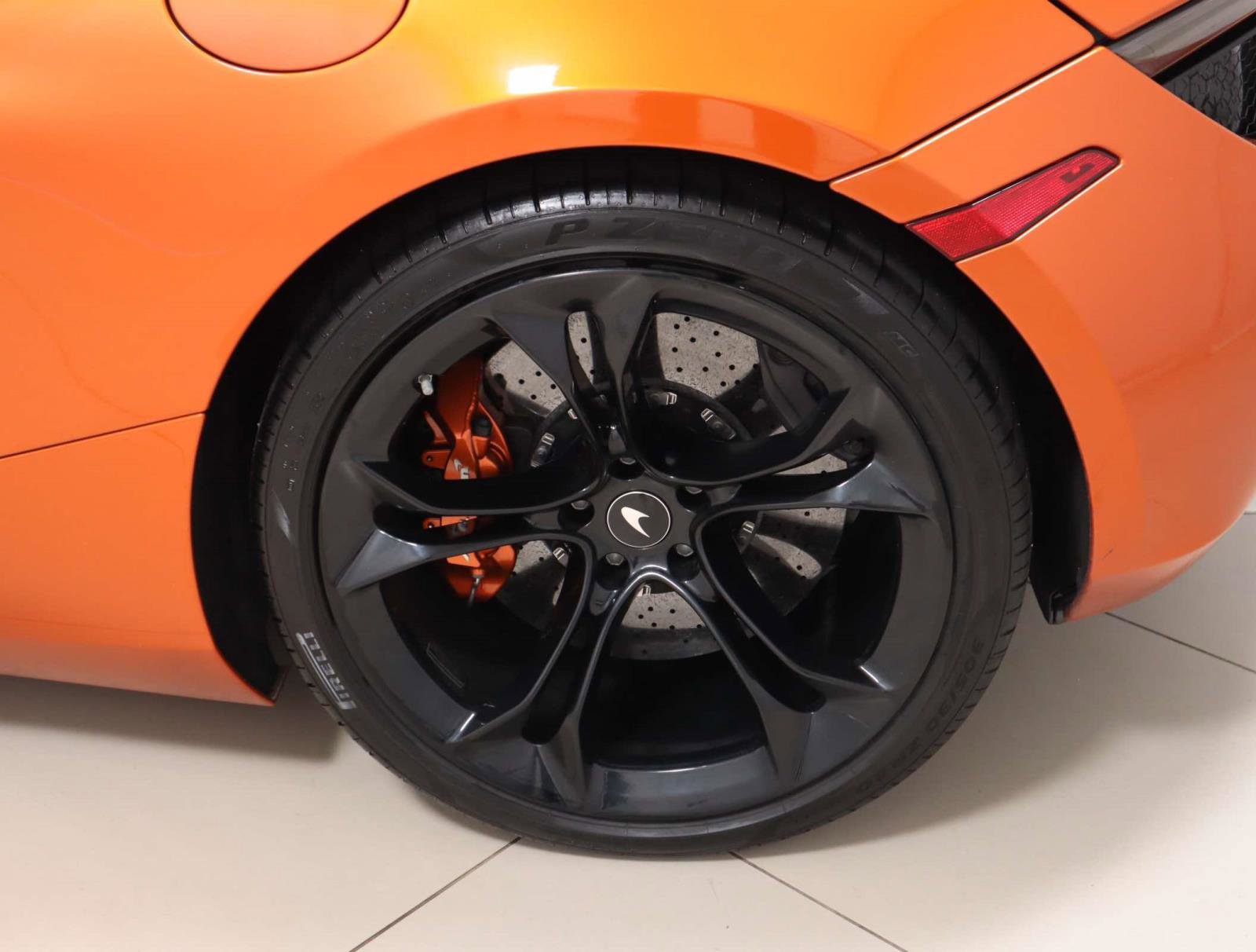 Used 2019 McLaren 720S Luxury RWD image 9