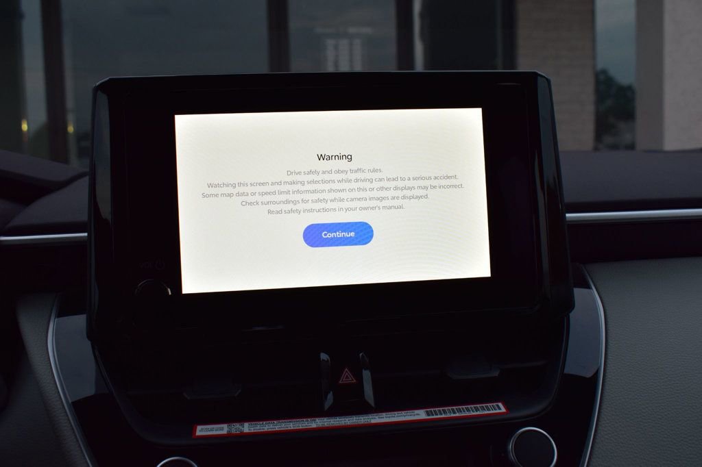 Used 2025 Toyota Corolla LE image 28