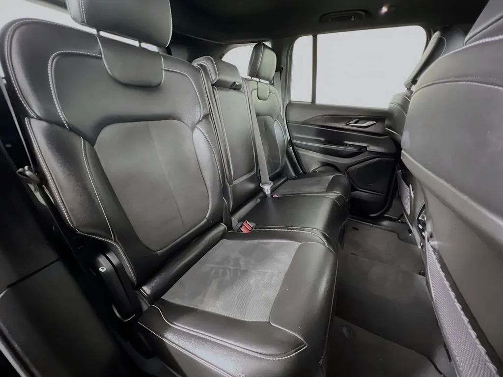 Used 2023 Jeep Grand Cherokee Altitude AWD/4WD image 27