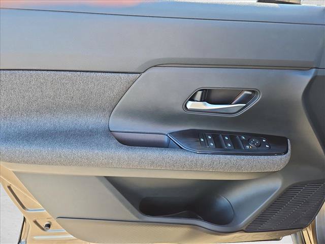 Certified 2025 Nissan Kicks SV w/ SV Premium Package AWD/4WD image 10