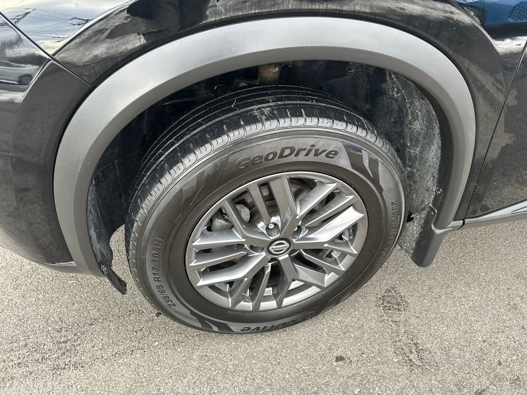 Used 2021 Nissan Rogue S image 2