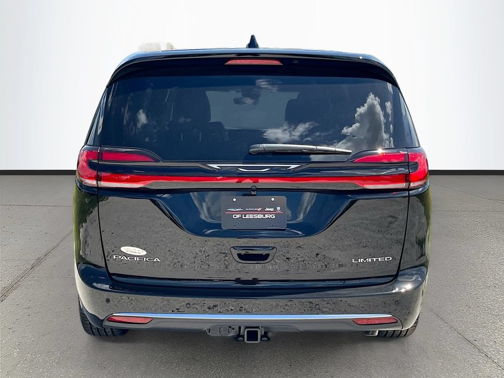 New 2027 Chrysler Pacifica Limited FWD image 6