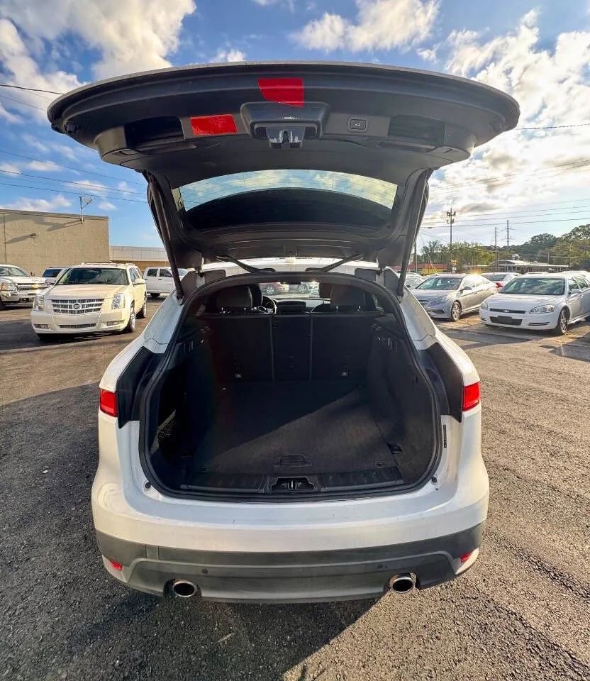 Used 2018 Jaguar F-PACE Prestige image 6