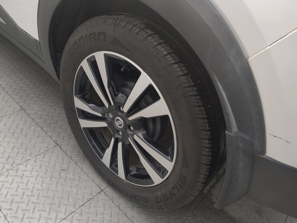 Used 2018 Nissan Kicks SR w/ Premium Package FWD image 31