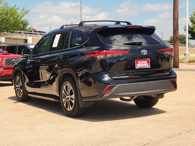 Used 2023 Toyota Highlander XLE FWD image 4