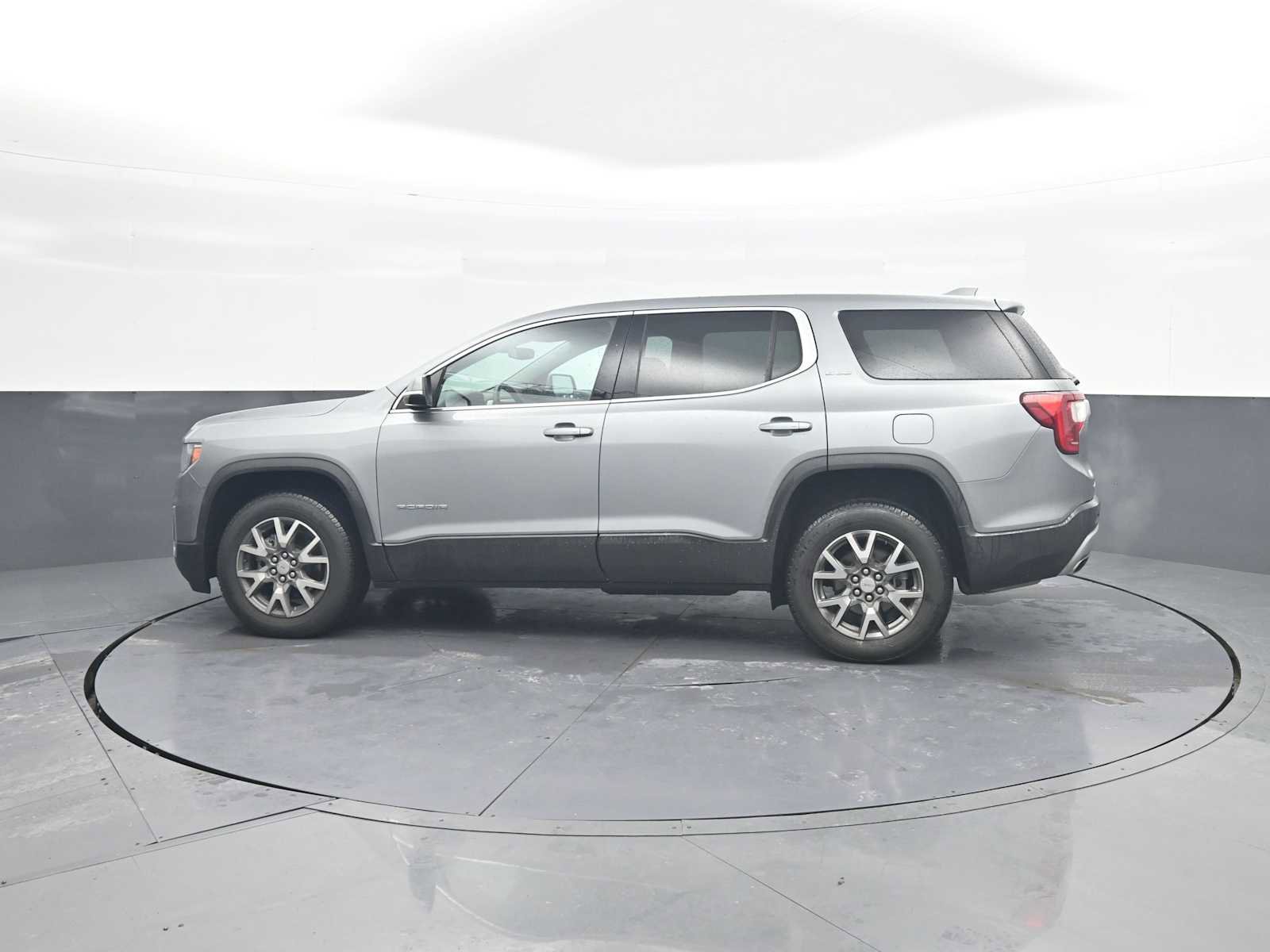 Used 2023 GMC Acadia SLE image 5