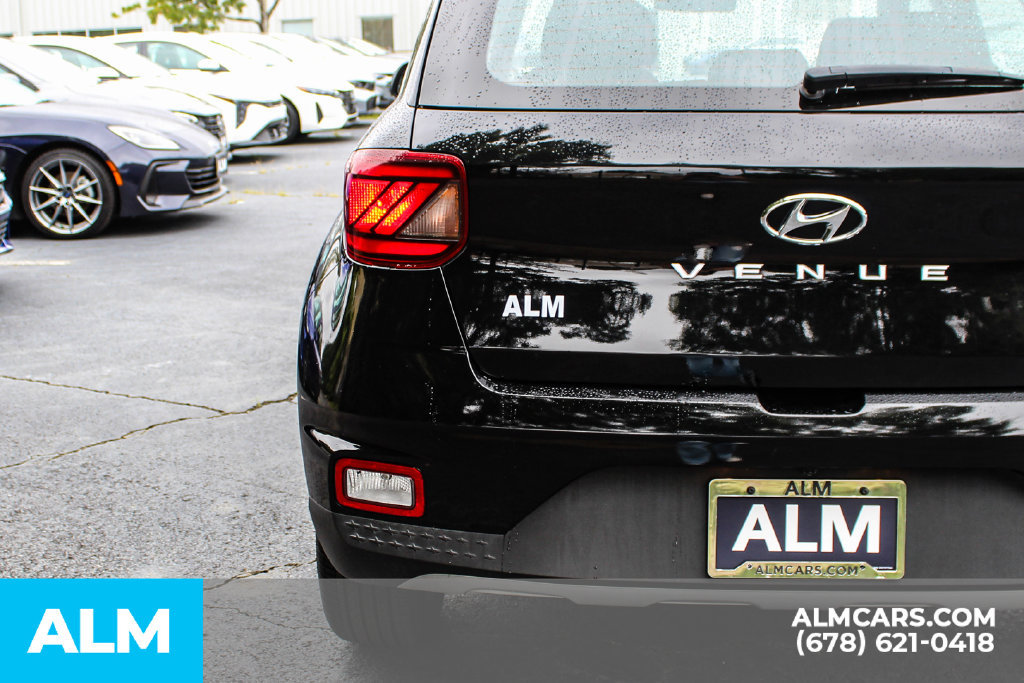 Used 2025 Hyundai Venue SEL FWD image 12