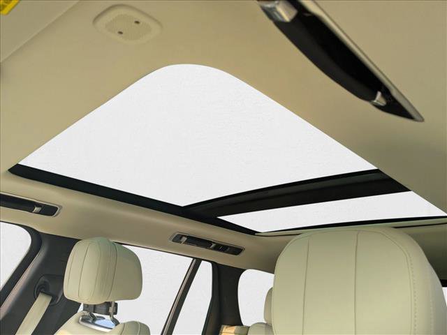 New 2025 Land Rover Range Rover SE image 17