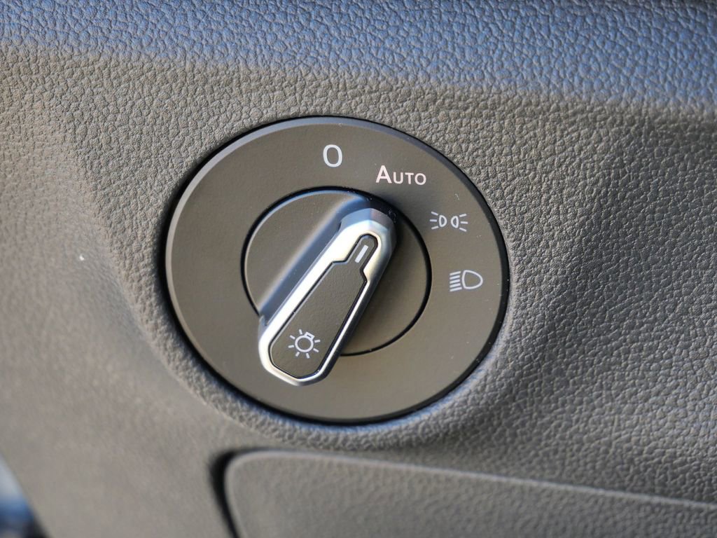 Used 2025 Volkswagen Jetta Sport image 35