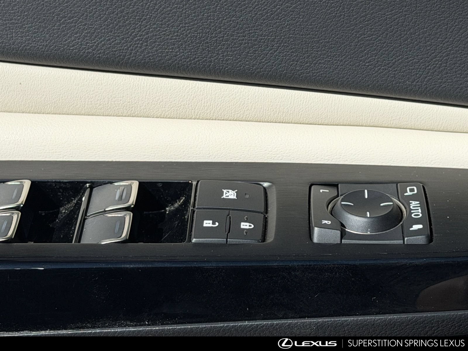 Certified 2025 Lexus ES 300h w/ Premium Package FWD image 18