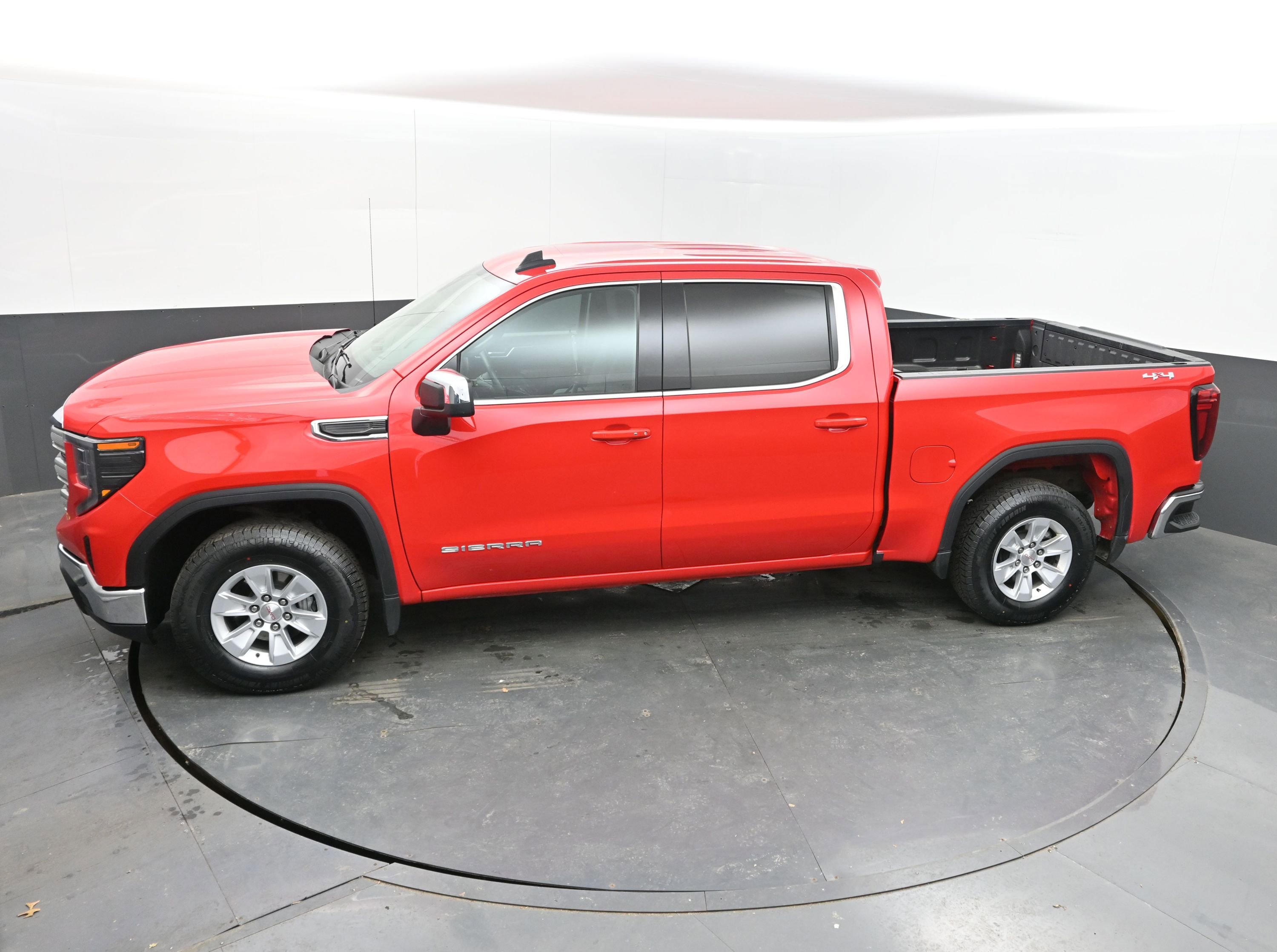 Used 2024 GMC Sierra 1500 SLE image 35
