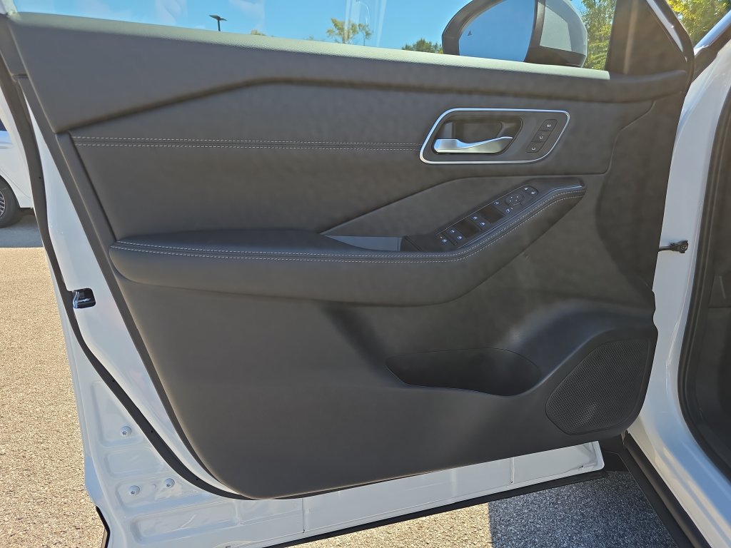 New 2026 Nissan Rogue Platinum AWD/4WD image 18
