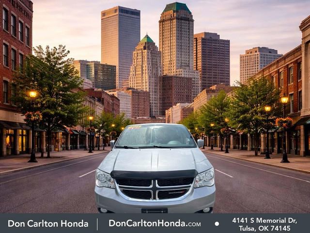 Used 2019 Dodge Grand Caravan SXT image 2