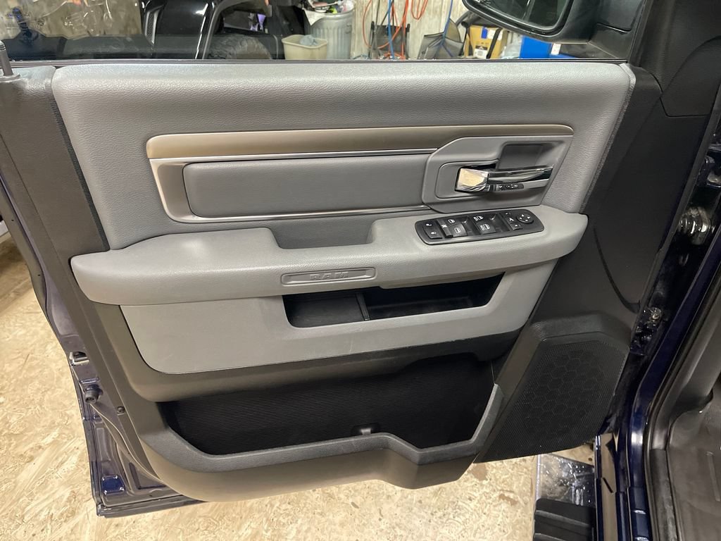 Used 2017 RAM 1500 Classic SLT w/ Luxury Group AWD/4WD image 15