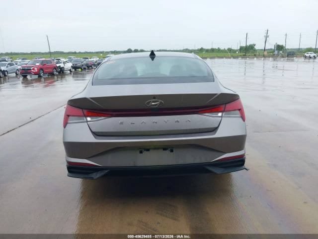 Used 2023 Hyundai Elantra SE FWD image 13