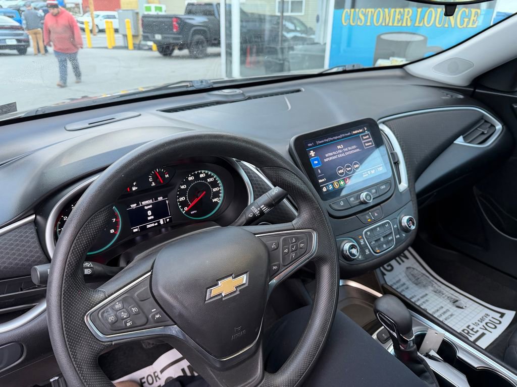 Used 2025 Chevrolet Malibu LT FWD image 22