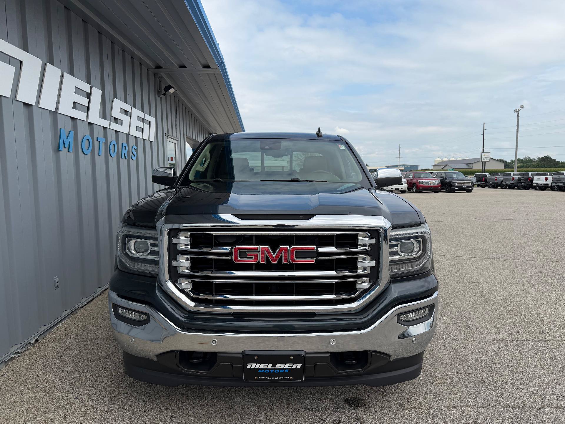 Used 2018 GMC Sierra 1500 SLT AWD/4WD image 3