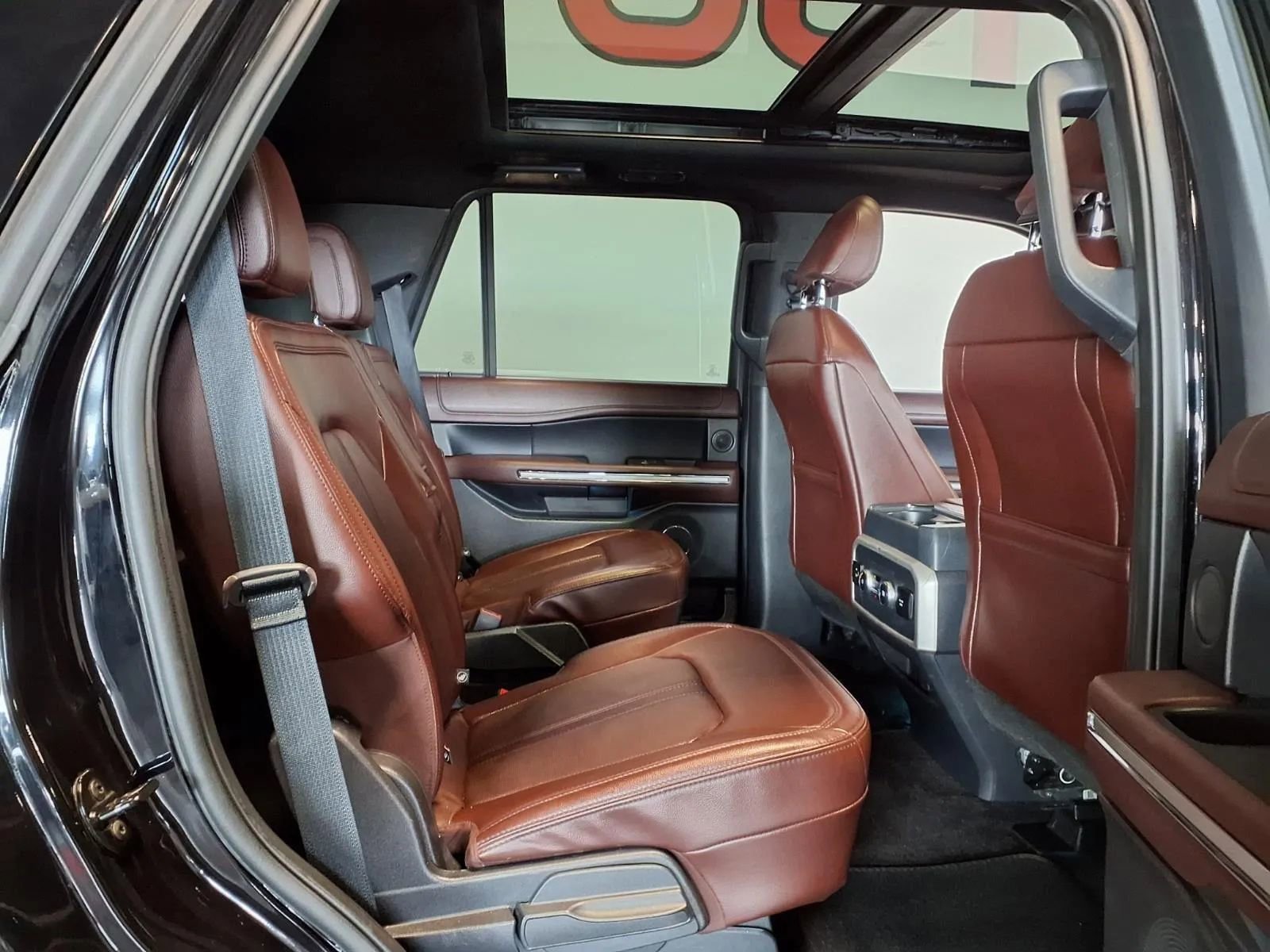 Used 2022 Ford Expedition Limited image 11