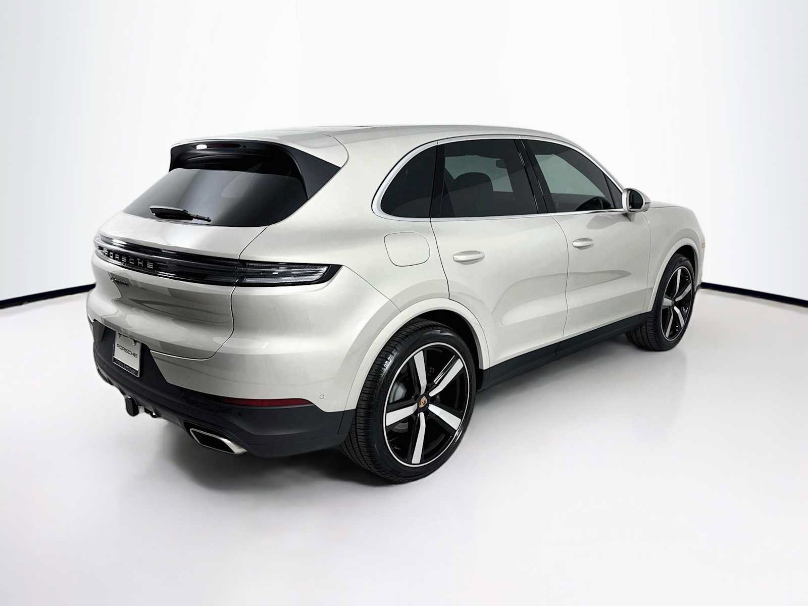 Certified 2025 Porsche Cayenne AWD/4WD image 9