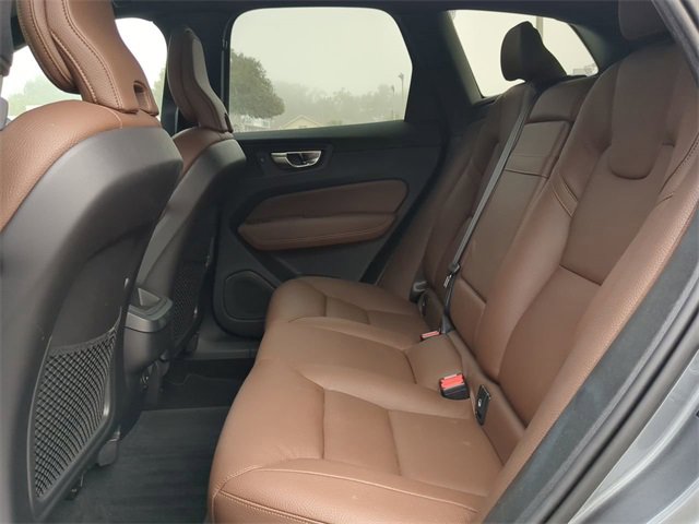 Used 2021 Volvo XC60 T5 Momentum image 14