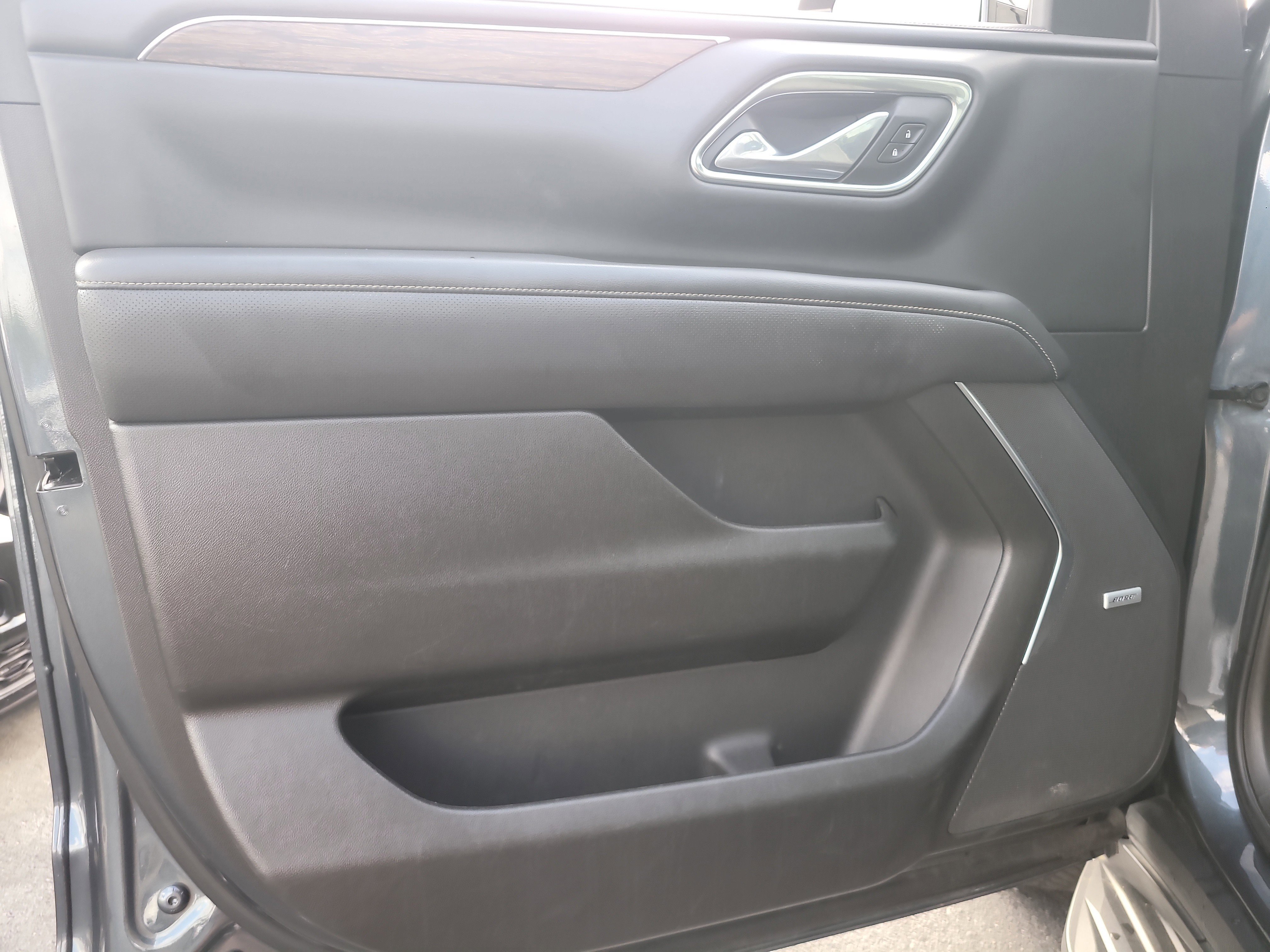 Used 2021 Chevrolet Suburban Premier w/ Premium Package image 15