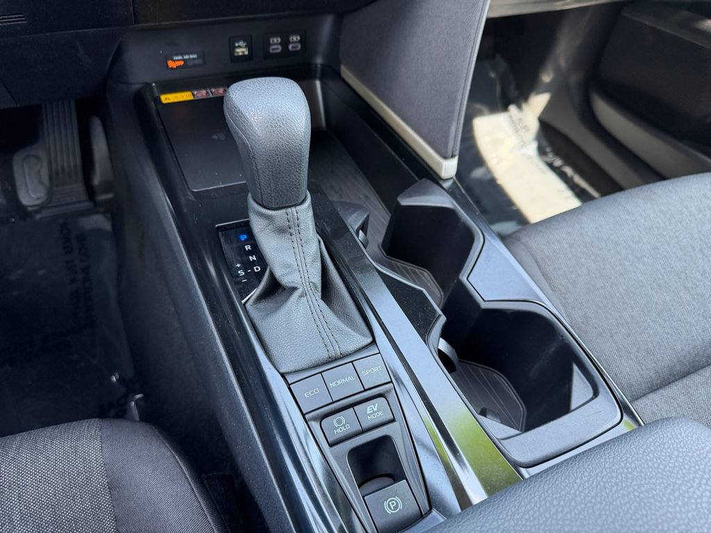 Used 2025 Toyota Camry LE FWD image 28