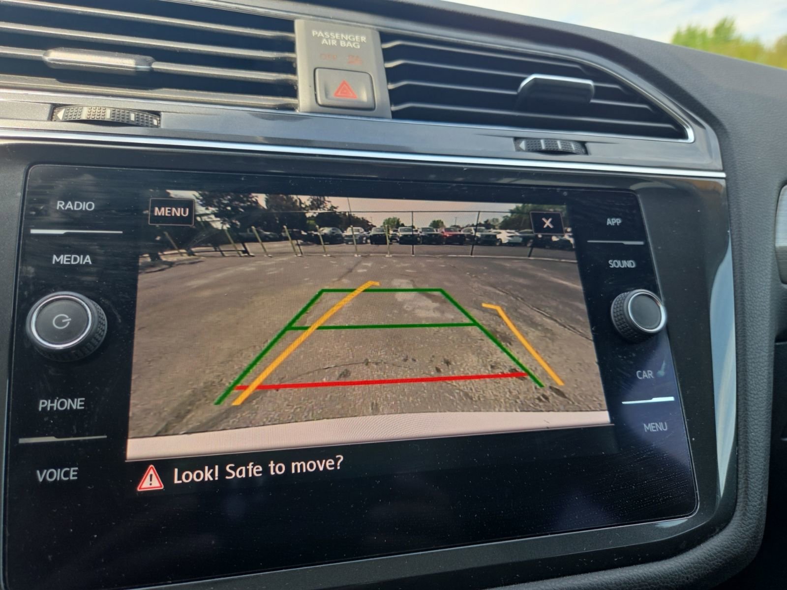 Used 2020 Volkswagen Tiguan SE w/ Panoramic Sunroof Package AWD/4WD image 18
