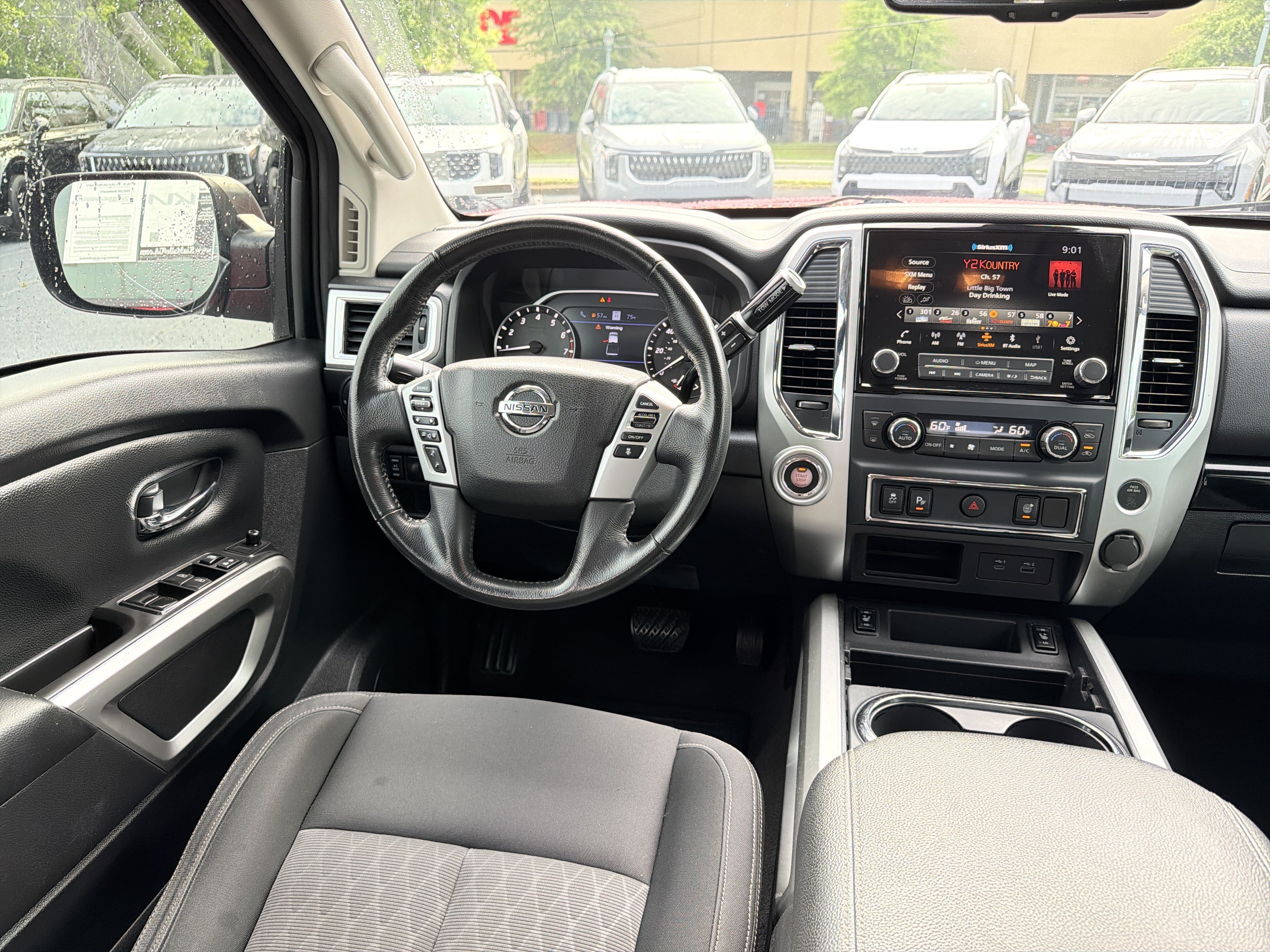 Used 2021 Nissan Titan SV w/ SV Convenience Package RWD image 3